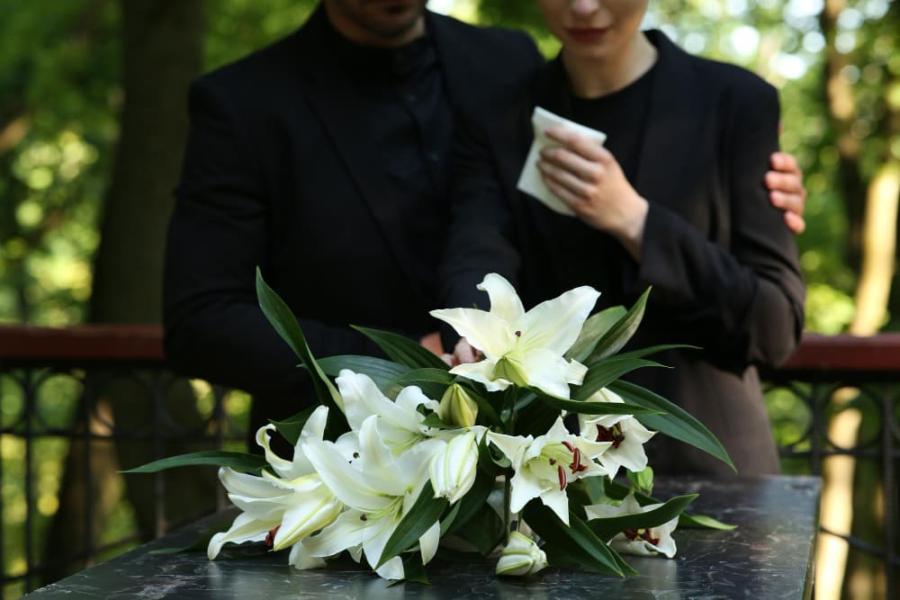 diferencia entre funeral y entierro
