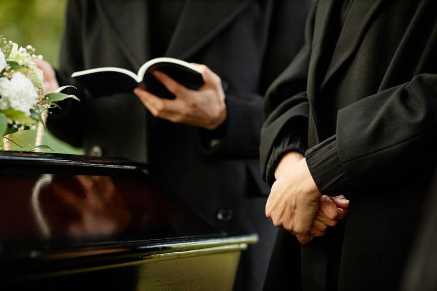 como organizar un funeral laico